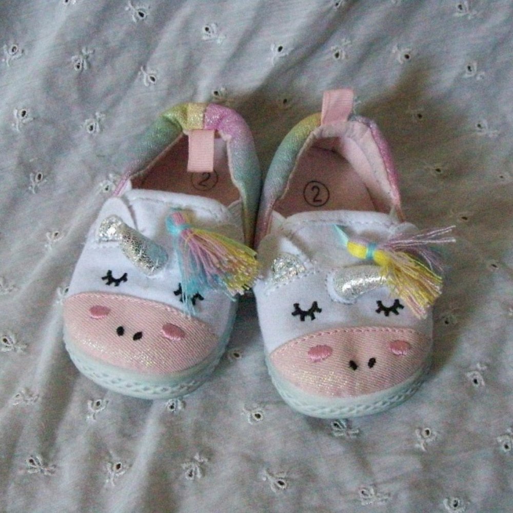 🤑3/$18 Adorable Infant Girls Unicorn Shoes - Size 2